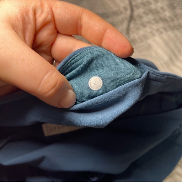 *Sold* Lululemon women’s desert Teal Align jogger leggings 28” in size 4 active - Picture 8 of 12